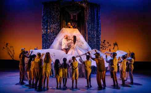 Touring 'young cast' programme puts 700 untrained inner city dancers on stage